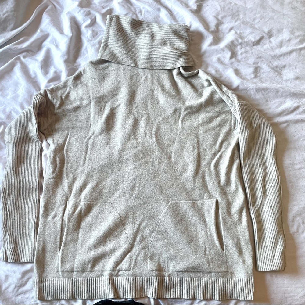 Cream Turtleneck Sweater with Long Sleeves